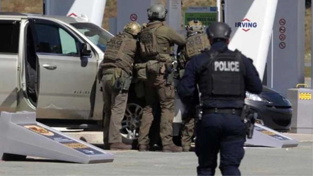 Kanada\'da bir saldırgan sivil halka silahlı saldırı düzenledi, 16 kişi hayatını kaybetti