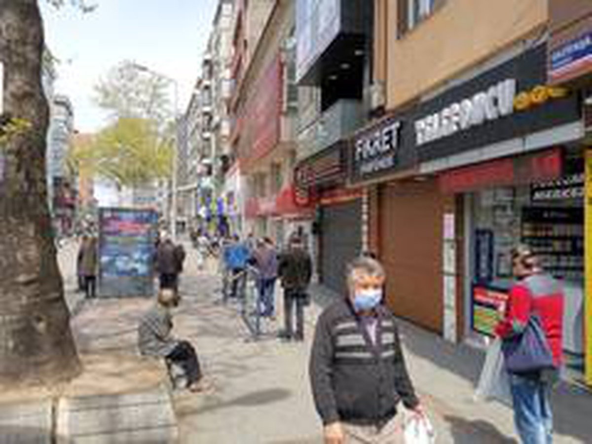 Kısıtlama sona erdi vatandaşlar caddeye akın etti