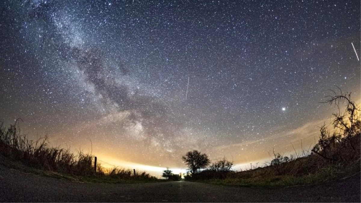 Lir meteor yağmuru \'yeni ayla\' buluşacak: Saatte 15 yıldız kayması görülebilir