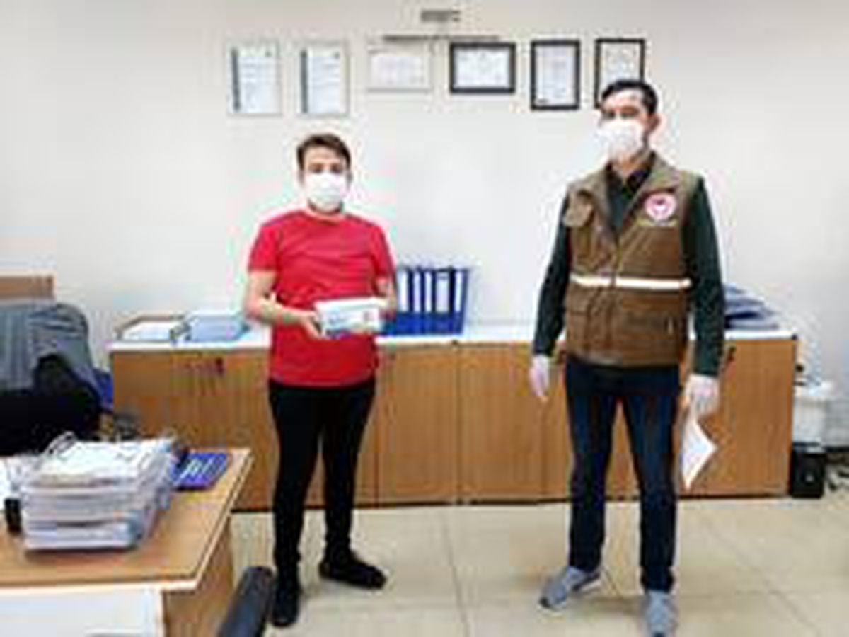 Manisa\'da iş yerlerine maske dağıtımı başladı