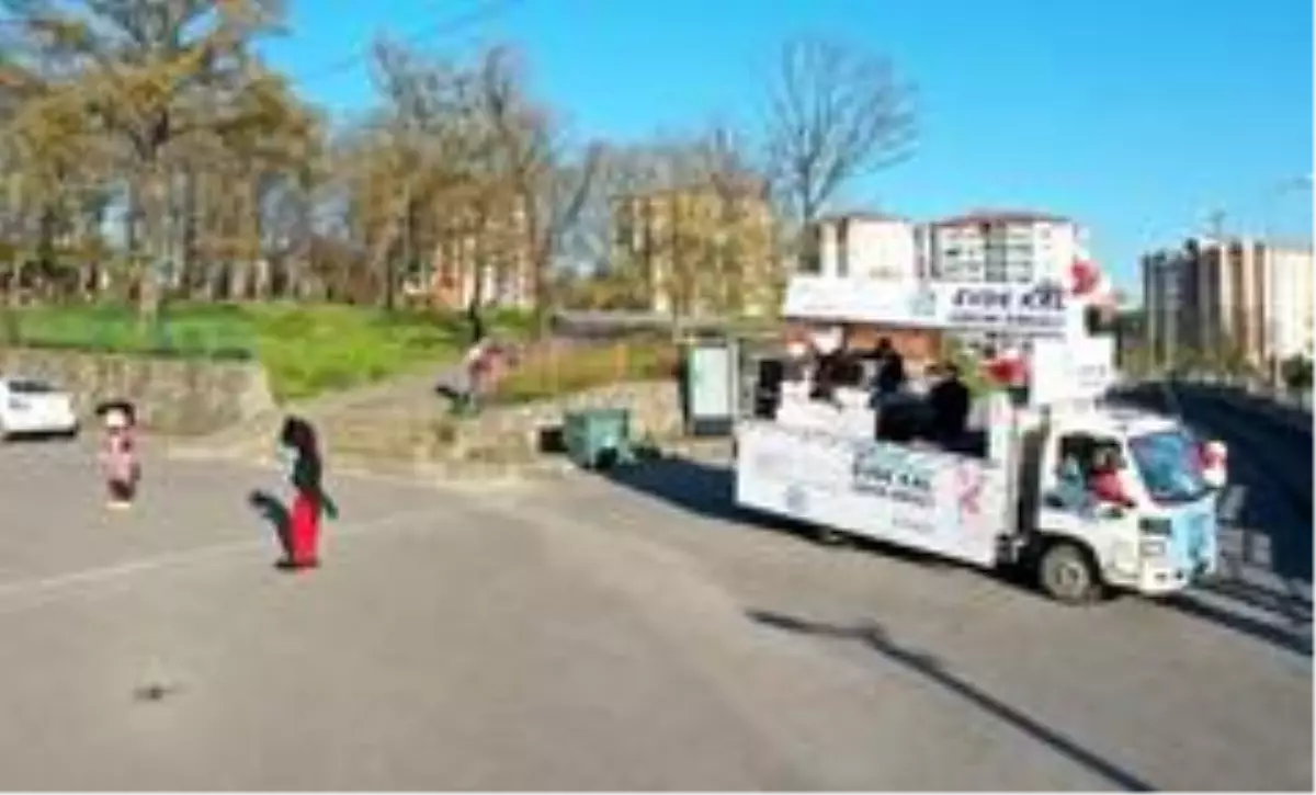 Sokak sokak gezip konser veriyorlar