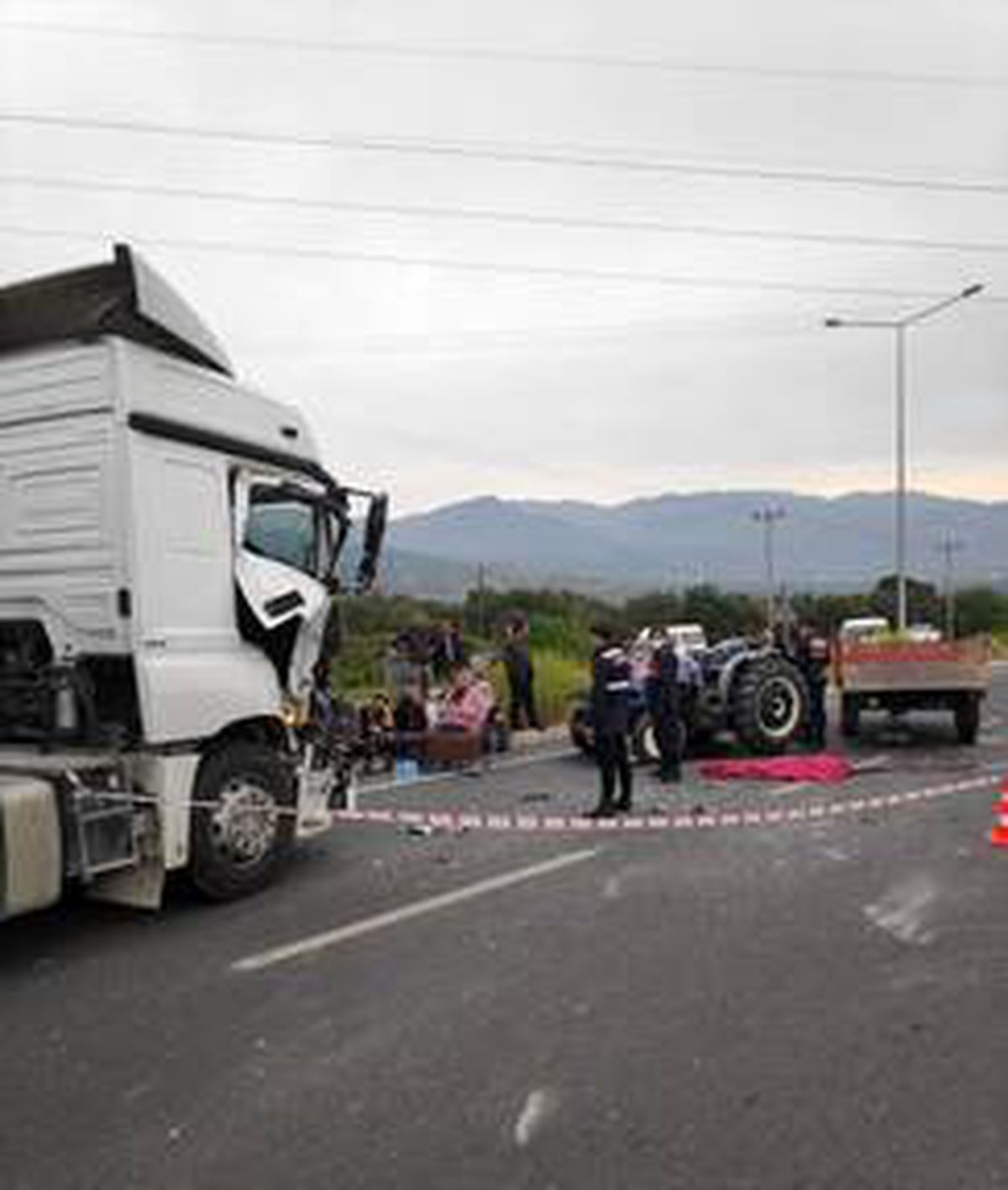Aydın\'da beton mikseriyle çarpışan traktörün 14 yaşındaki sürücüsü öldü