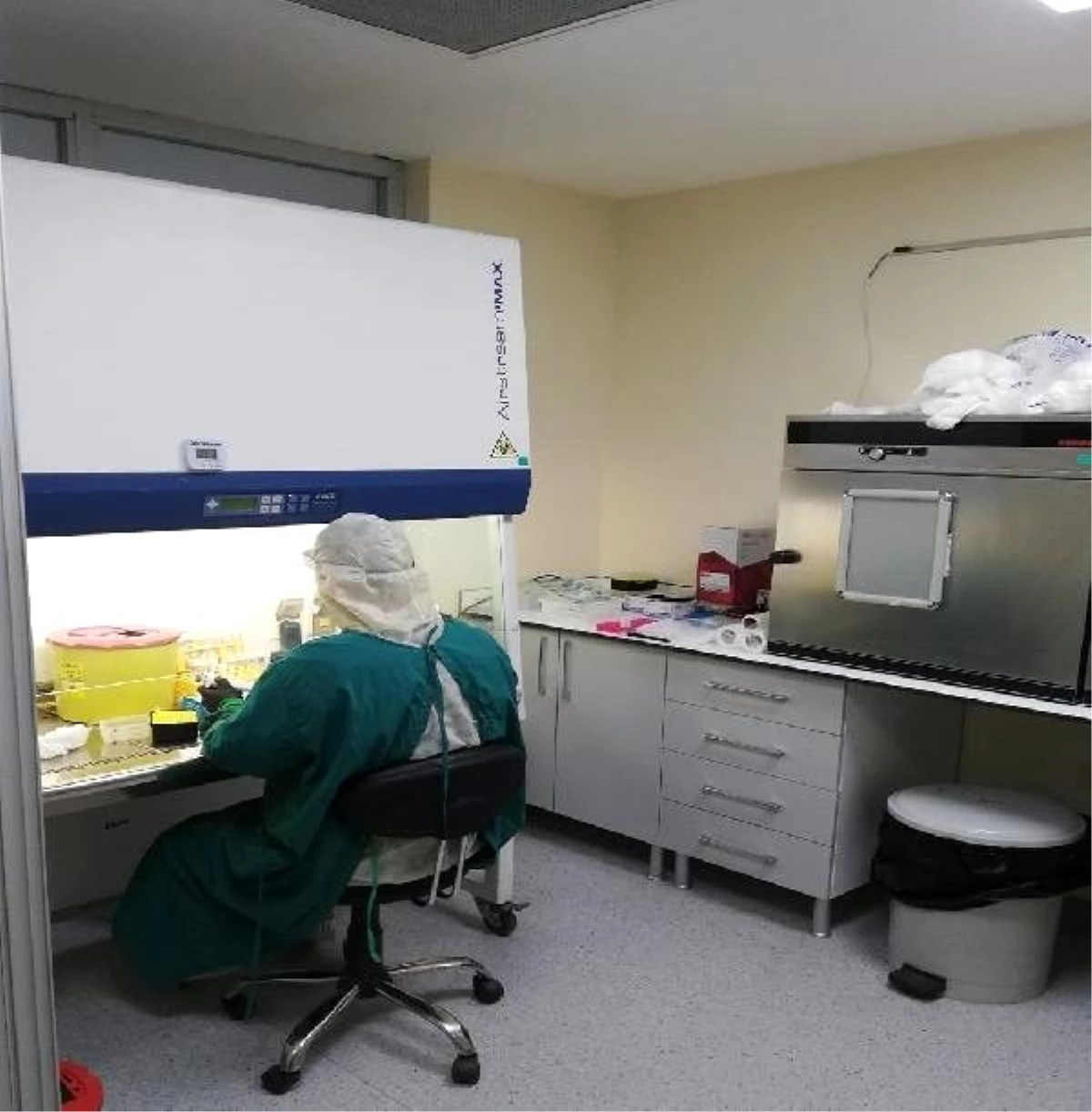 ÇOMÜ Tıbbi Mikrobiyoloji Laboratuvarı\'nda, günlük 380 koronavirüs testi sonuçlanıyor