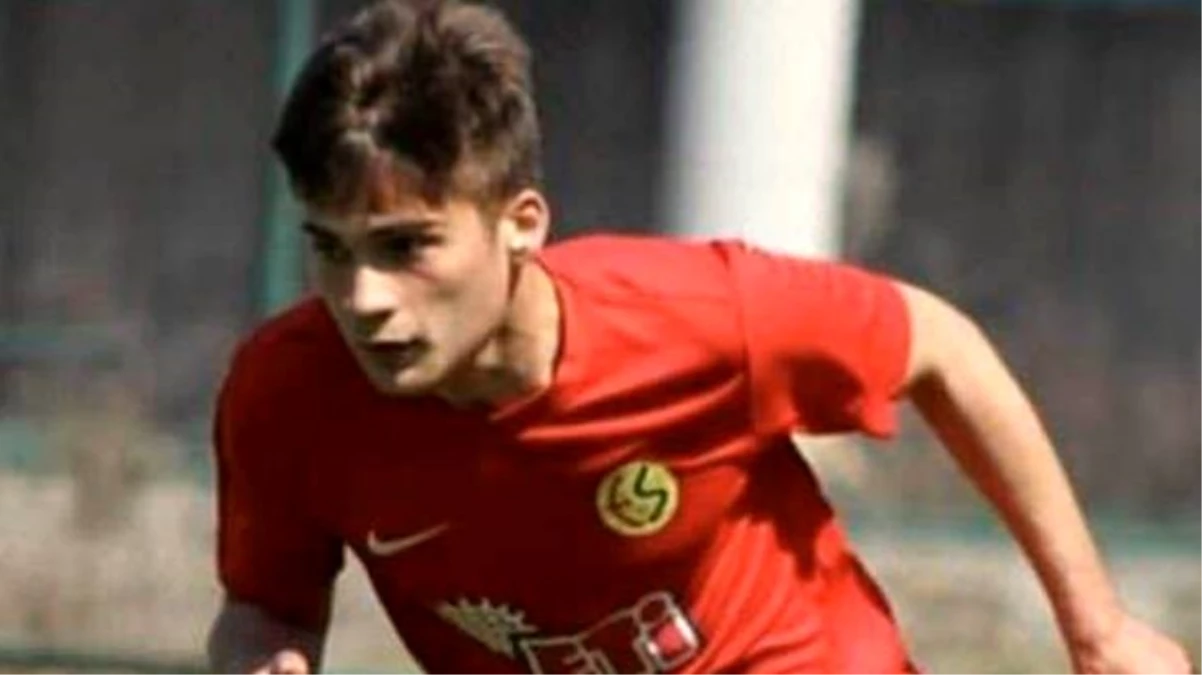 Eskişehirspor\'da oynayan Kaan Öztürk, trafik kazası sonucu hayatını kaybetti