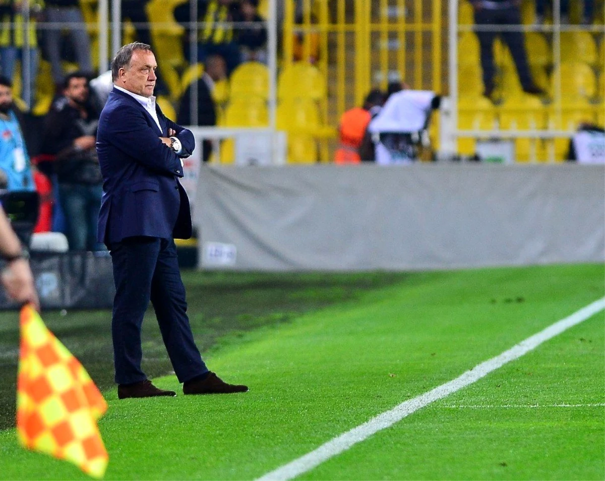 Feyenoord, Dick Advocaat ile sözleşme uzattı