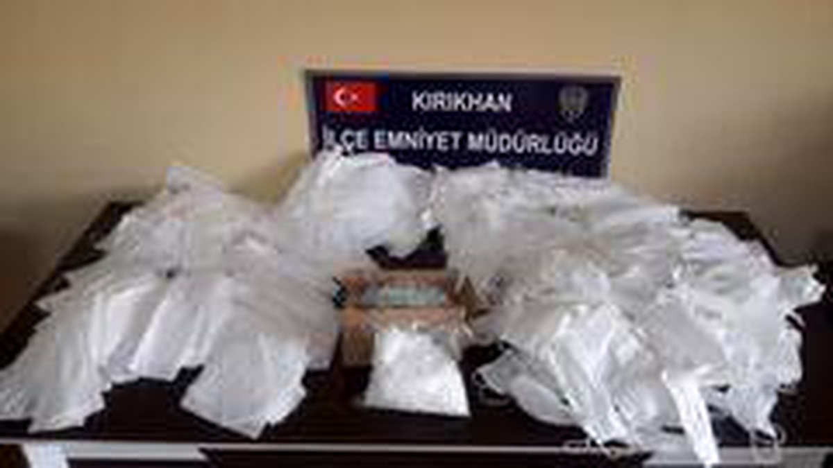 Hatay\'da izinsiz maske üretimi yapan iş yerine baskın