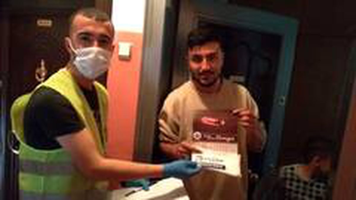 Malatya\'da evlere maske dağıtılıyor