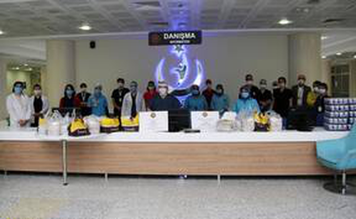 Manisalı kadınlardan sağlık personeline lezzetli sürpriz