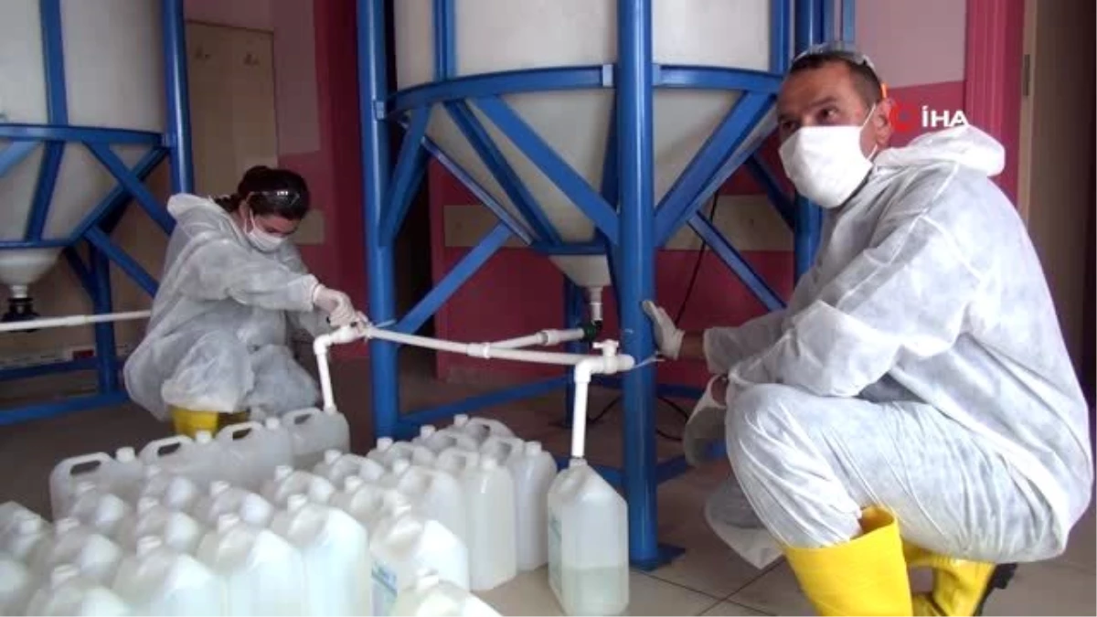 Mardin\'de kimya öğretmenleri ele ele verip yüzey dezenfektanı üretiyor