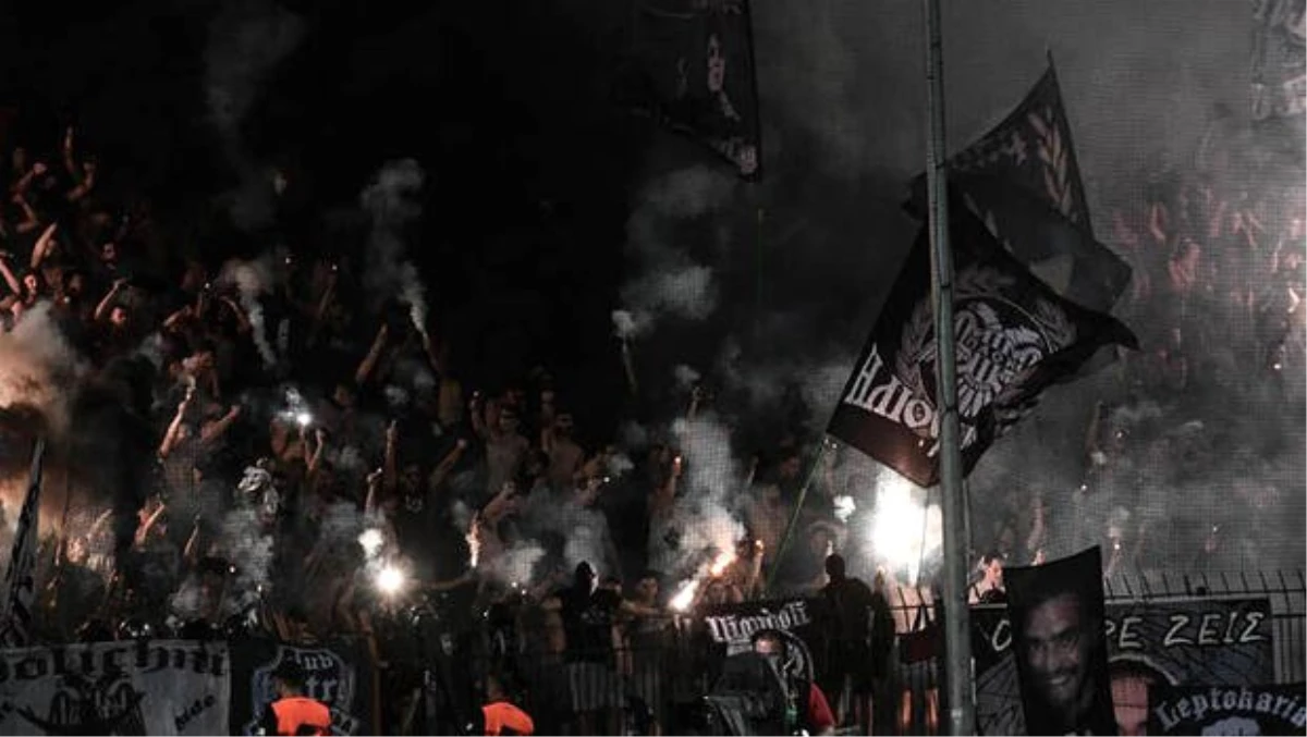 PAOK taraftarları koronavirüs yasağına rağmen sokağa indi