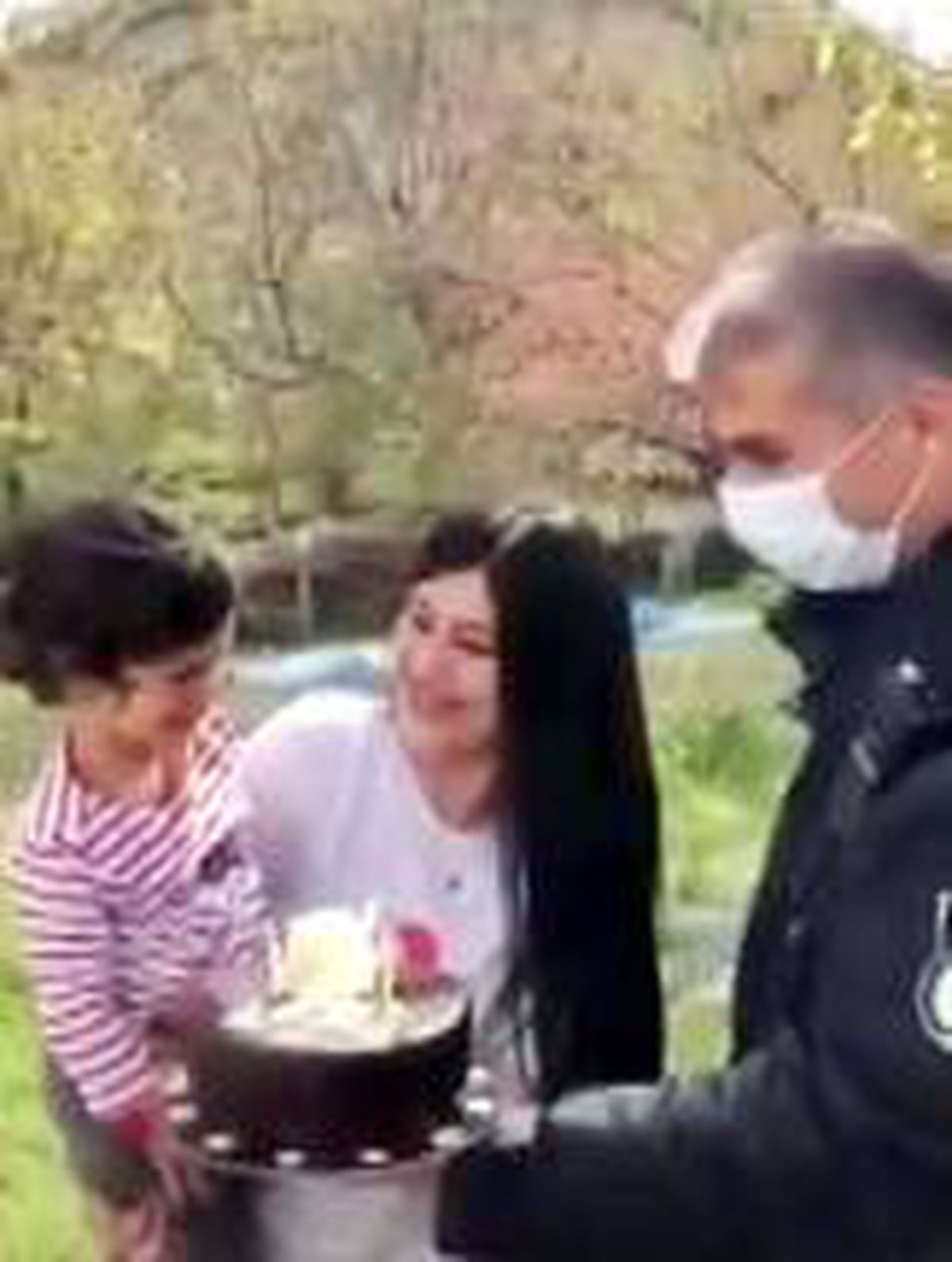 Polislerden minik Ömer\'e doğum günü sürprizi