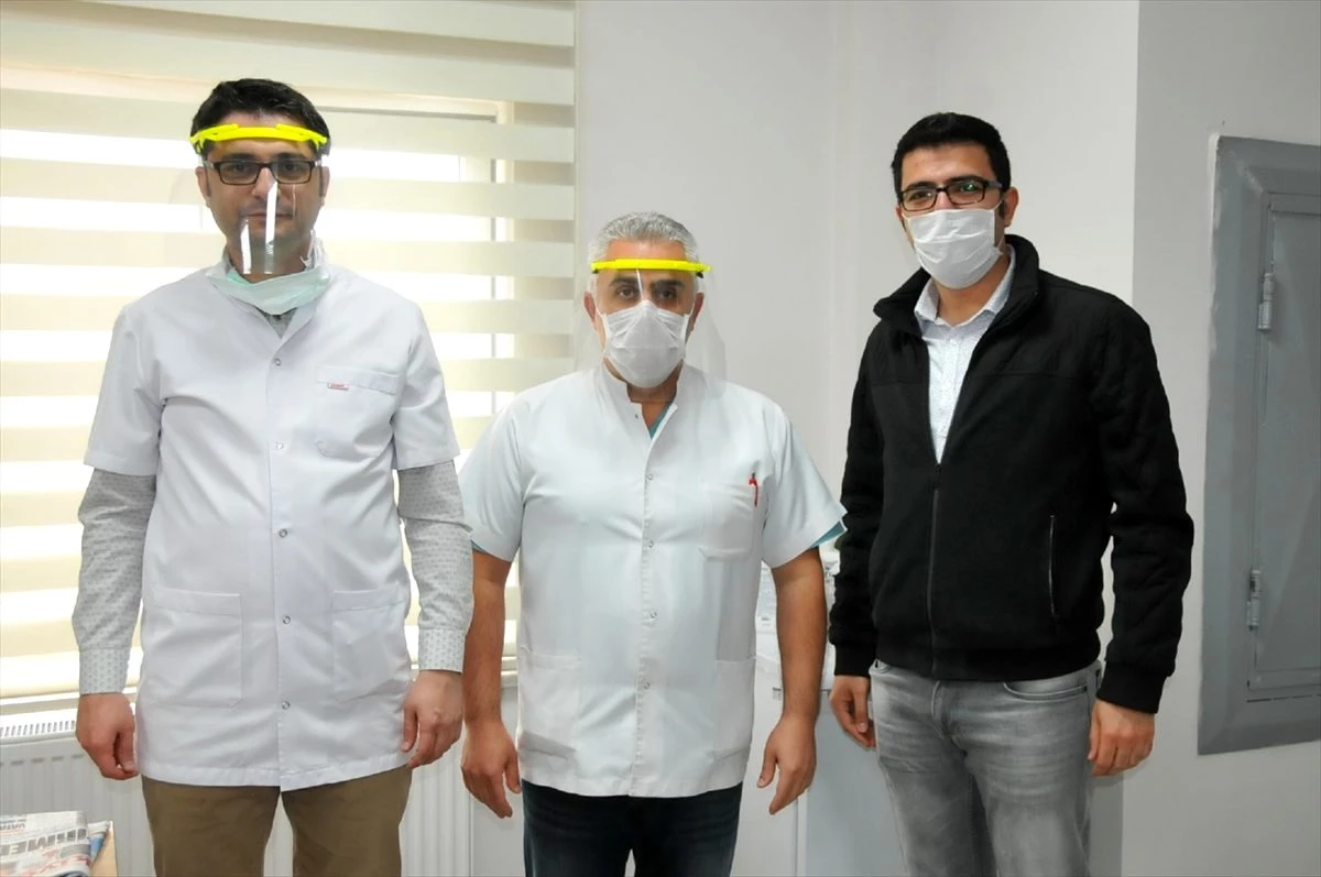 Akşehir Belediyesinden siperlikli maske dağıtımı