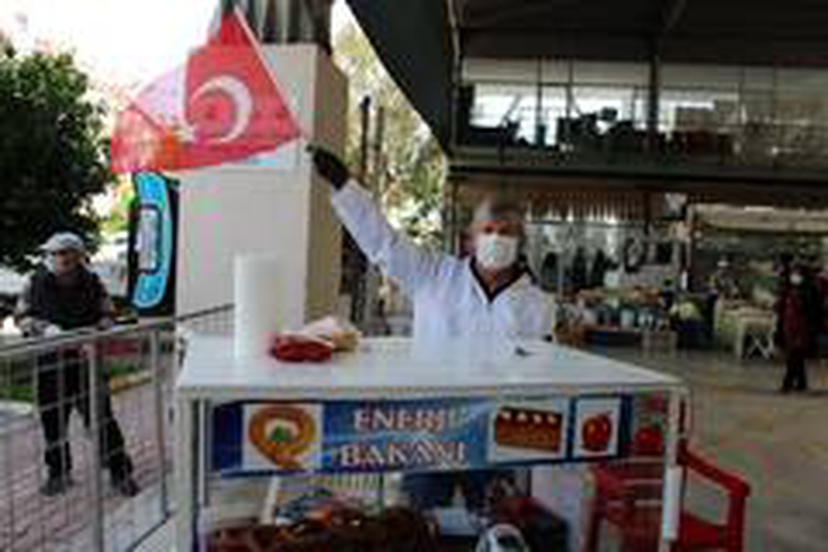 Antalya\'nın dört bir yanı kırmızı beyaza büründü