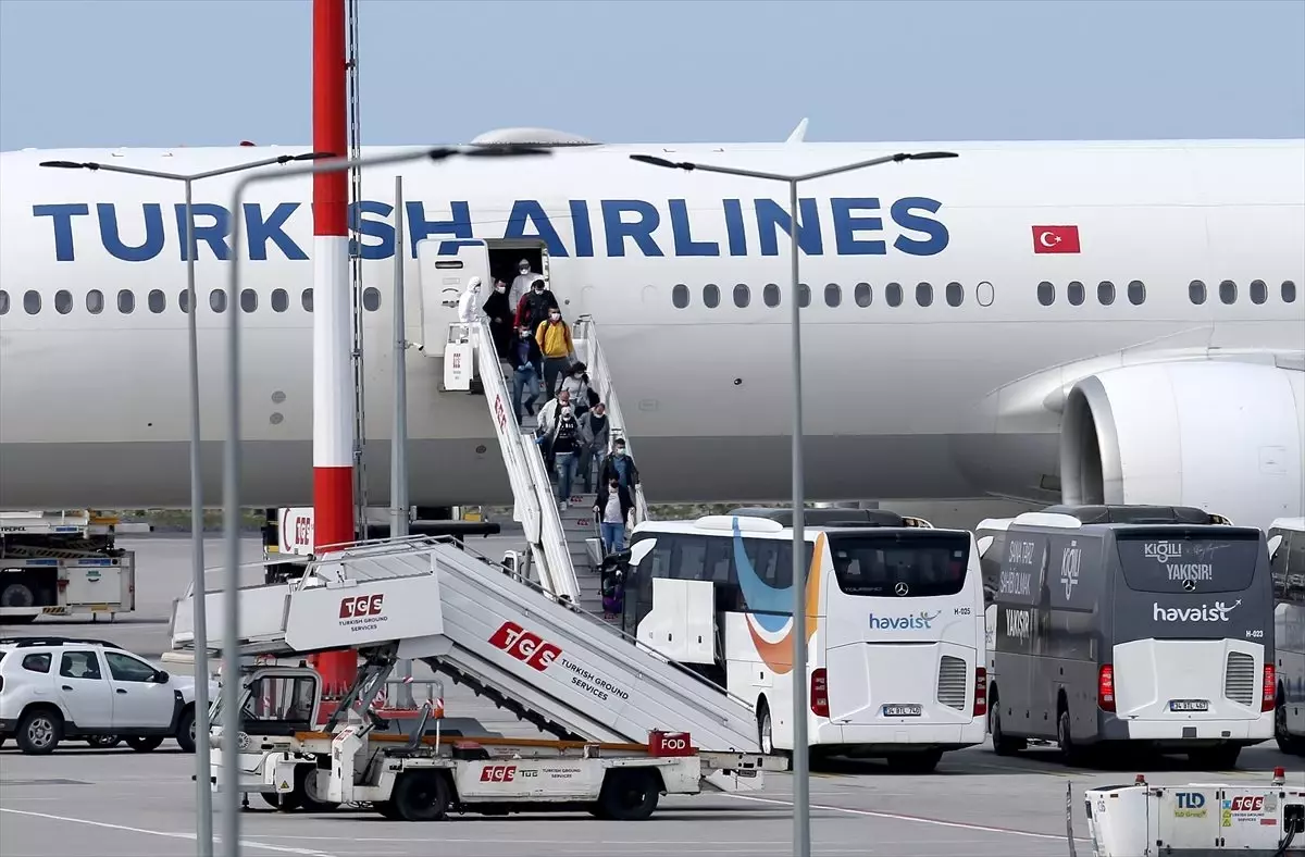 Birleşik Arap Emirlikleri\'ndeki Türk vatandaşları İstanbul\'a getirildi