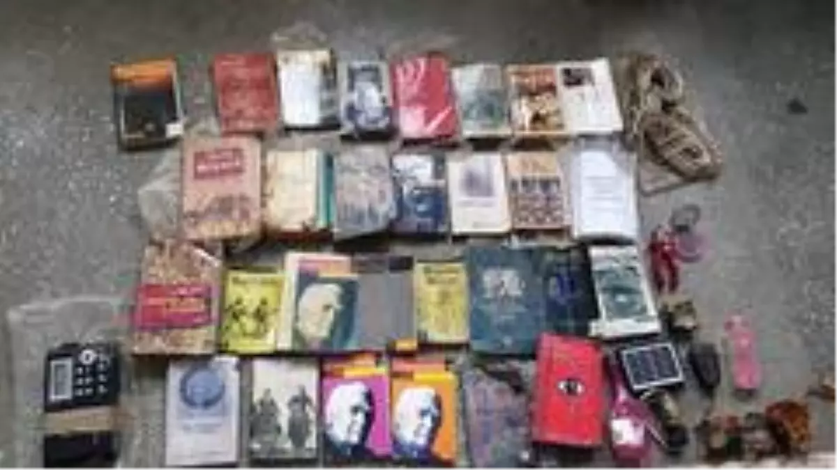 Bitlis\'te terör örgütüne ait elle çizilmiş harita ve çok sayıda kitap ele geçirildi