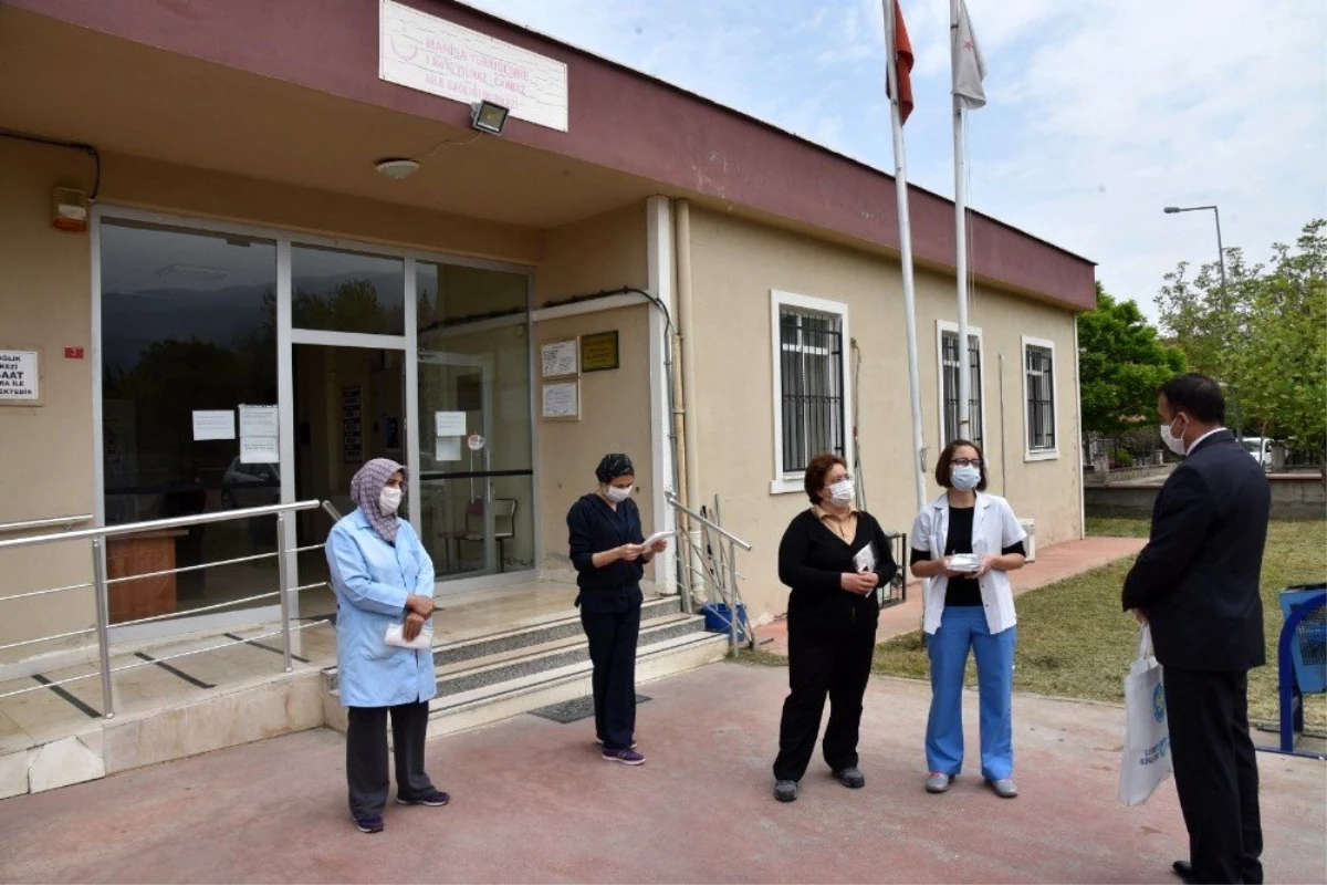 Büyükşehirden sağlıkçılara, polislere ve fırıncılara maske