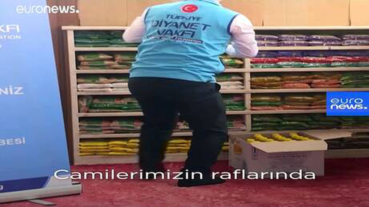 İstanbul\'daki Dedeman Camii ihtiyaç sahipleri için \'sadaka taşına\' dönüştürüldü