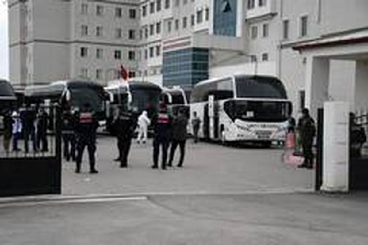 Karantinası biten ve Katar\'dan gelen 349 Türk vatandaşı evlerine gönderildi