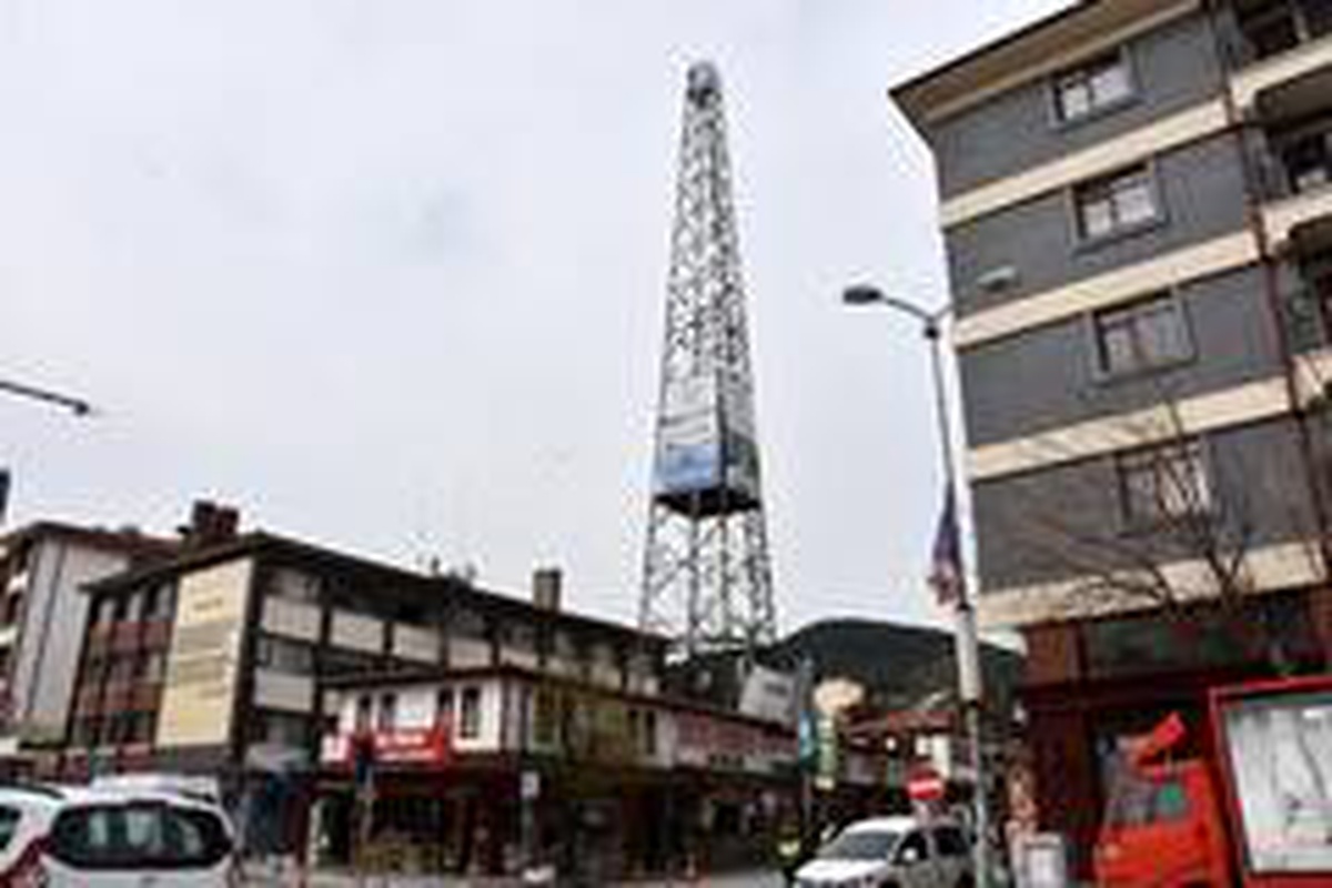 Kızılcahamam\'da eski telsiz direği kaldırıldı