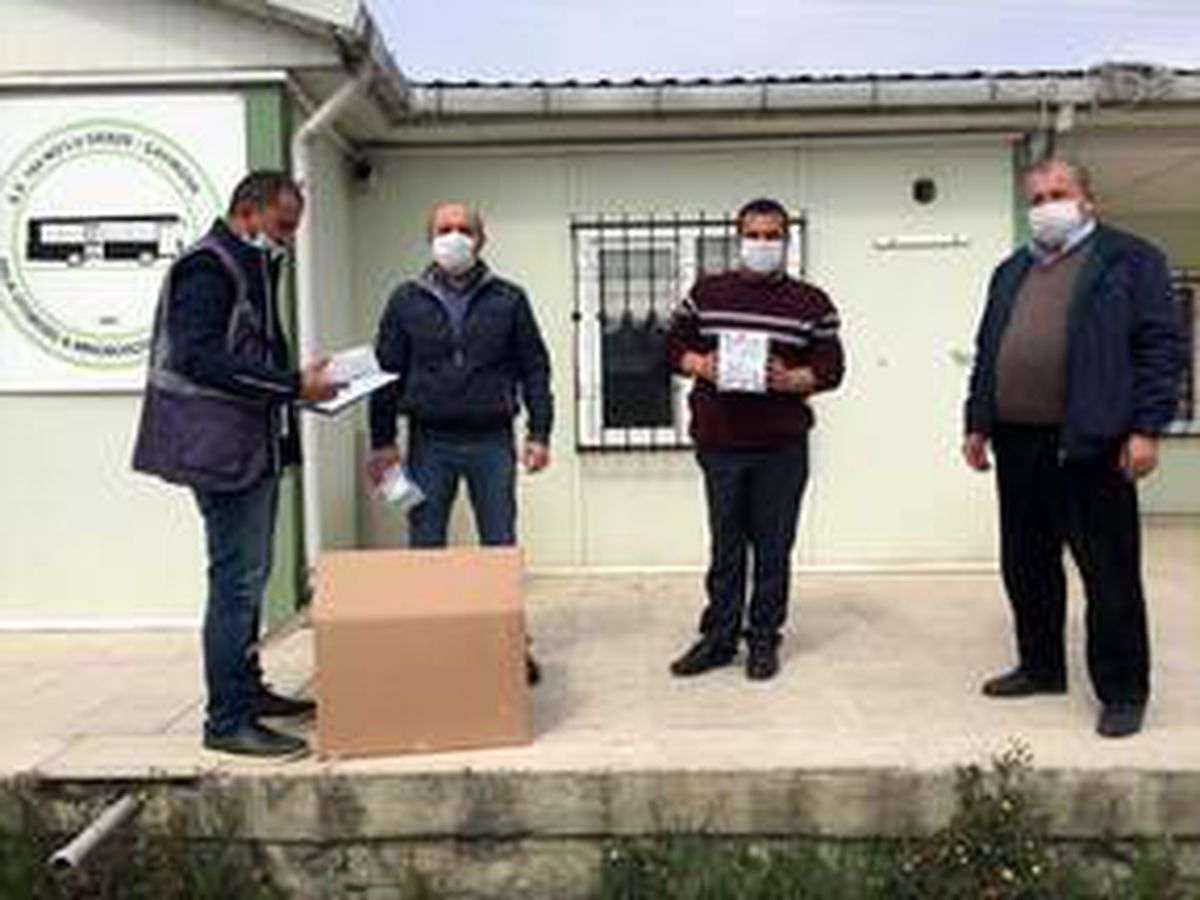 Kocaeli\'de özel halk otobüsü şoförlerine 40 bin maske dağıtıldı