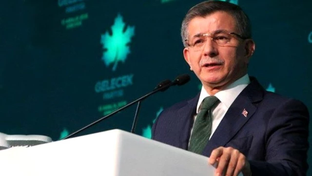 Ahmet Davutoğlu: Partimde görev almak isteyenler aileleriyle tehdit ediliyor