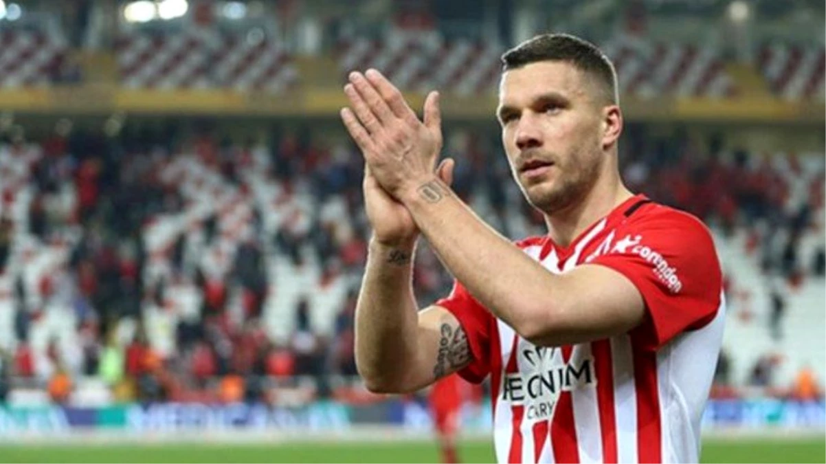 Antalyasporlu Lukas Podolski, Kırkpınar başpehlivanı Ali Gürbüz\'e rakip olacak