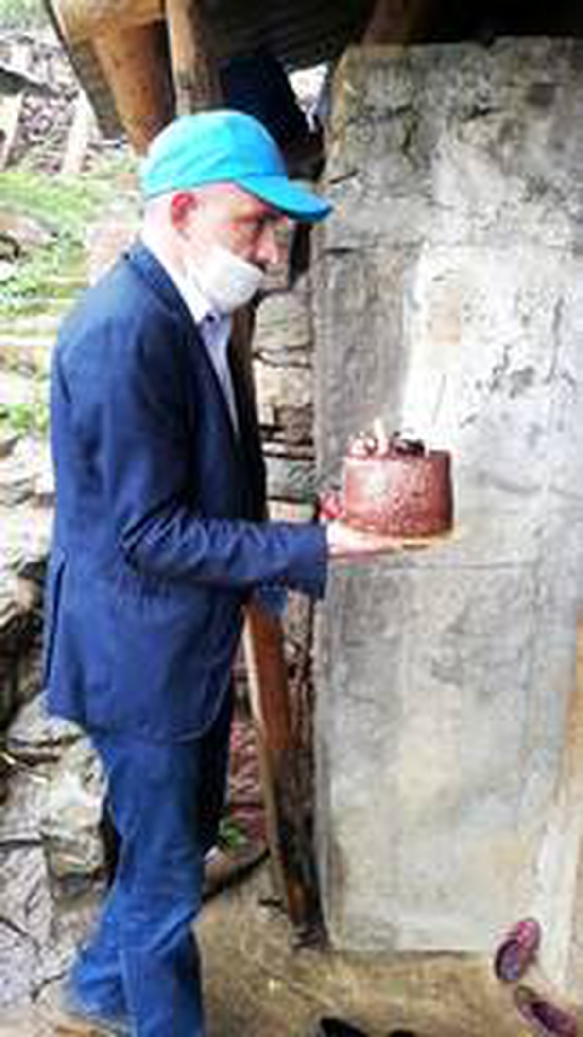 Artvin\'de 23 Nisan\'da doğan öğrenciye doğum günü sürprizi