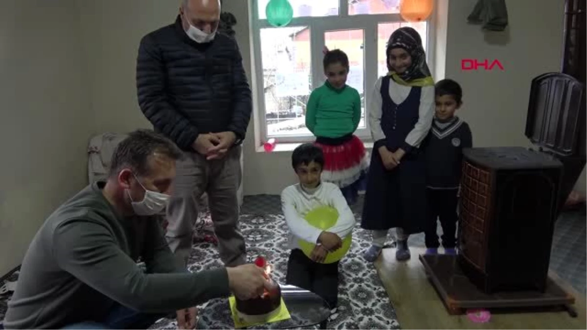 Bitlis Milli Eğitim Müdürü Korkmaz\'dan öğrencisine doğum günü sürprizi