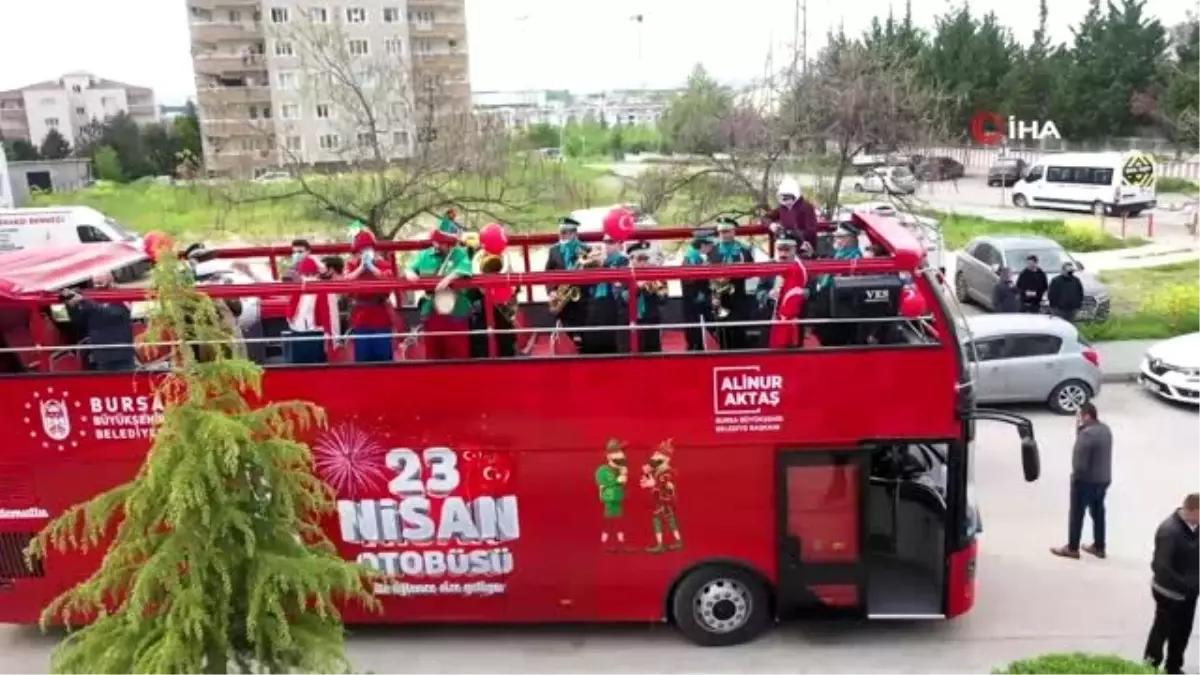 Bursa\'da kısıtlamaya rağmen çocuklara 23 Nisan sürprizi