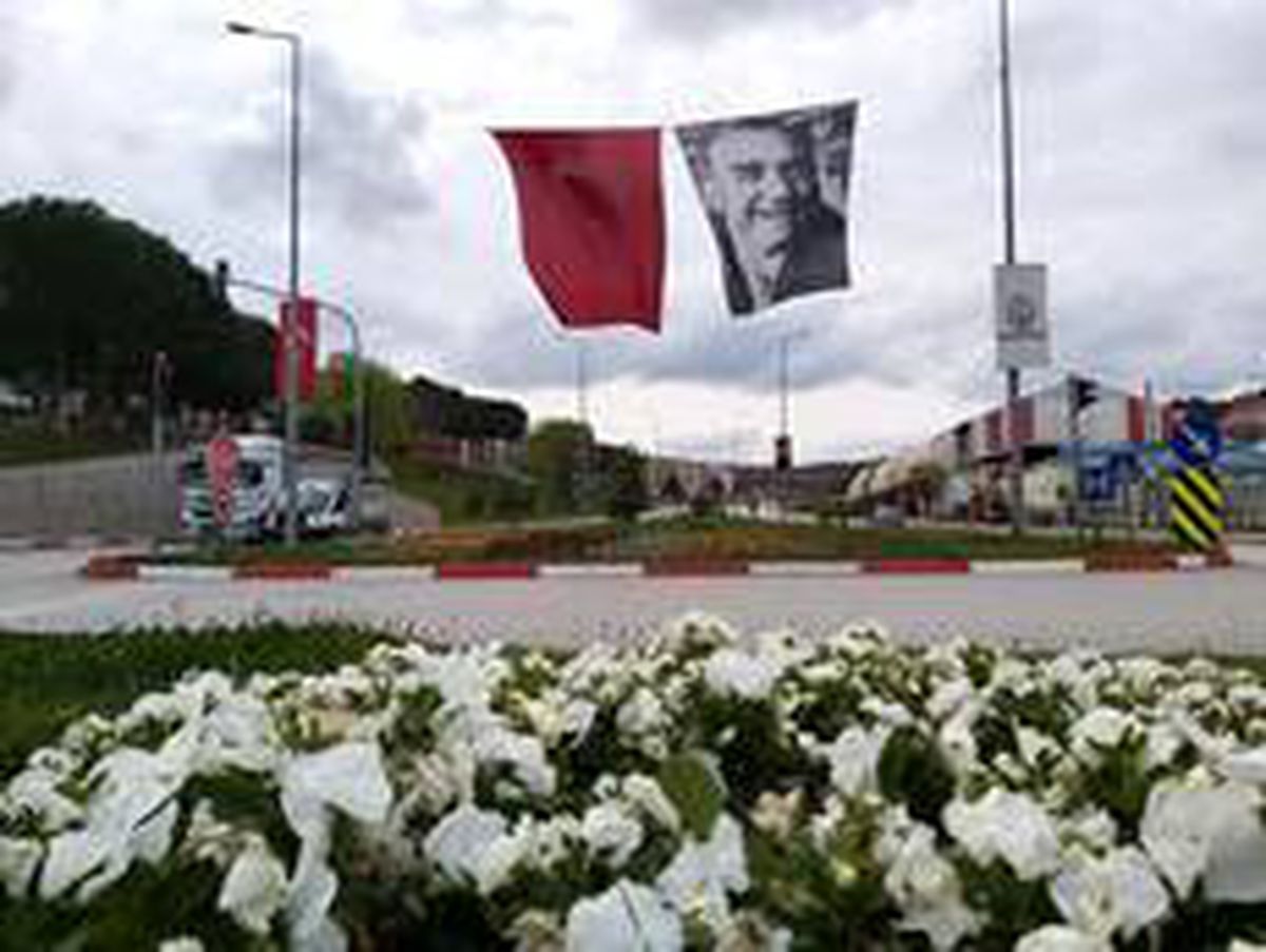 Çan bayraklarla donatıldı