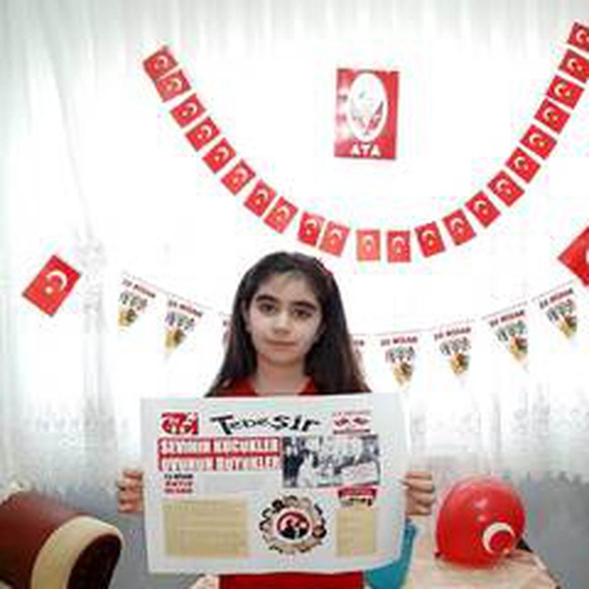 Çocuklardan 100. yıl özel gazetesi