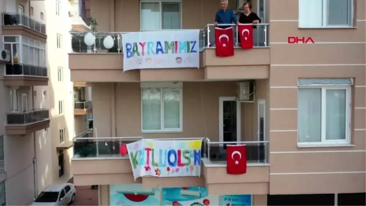 Çocuklarına bayramı apartmanda yaşattılar