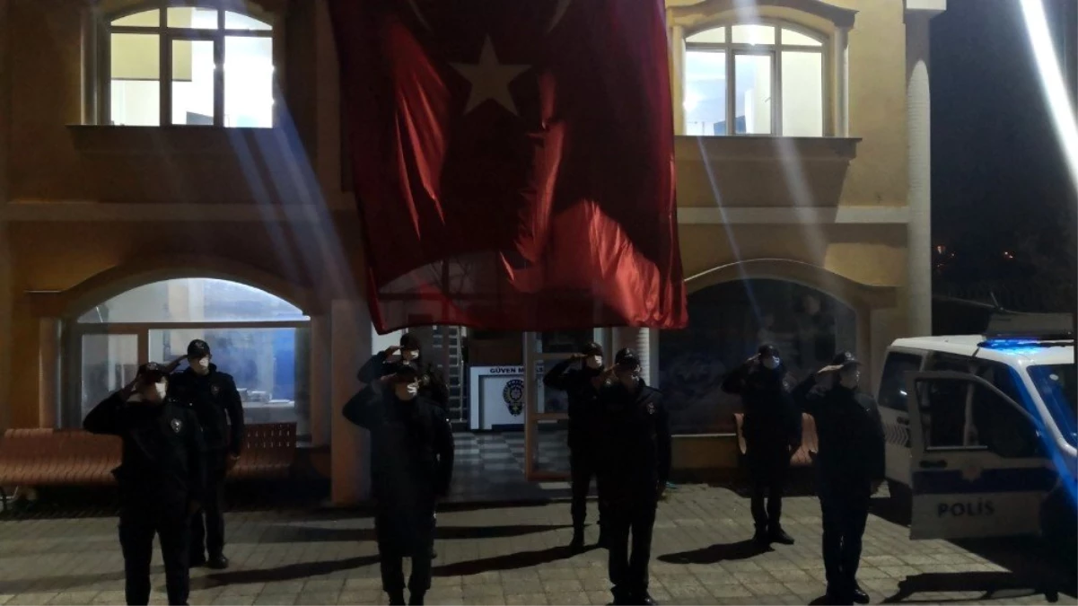 Cumhurbaşkanı Erdoğan\'ın "İstiklal Marşı" çağrısına İstanbul polisinden tam destek