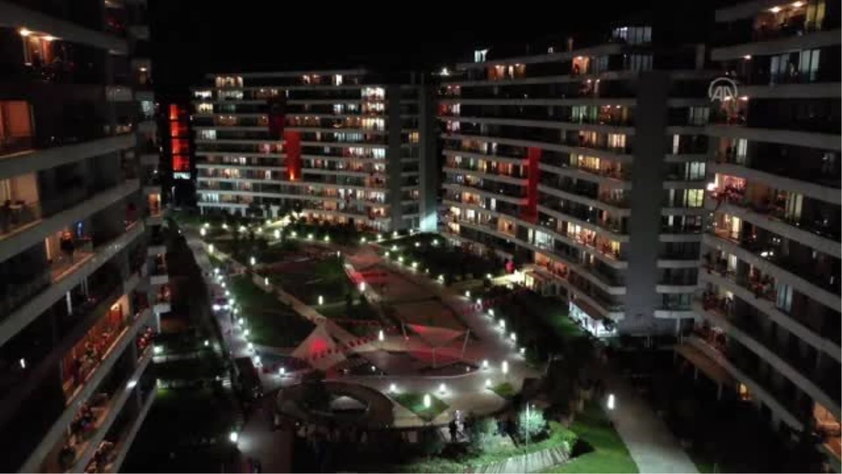 (DRONE) İstiklal Marşı 23 Nisan coşkusuyla balkonlardan seslendirildi