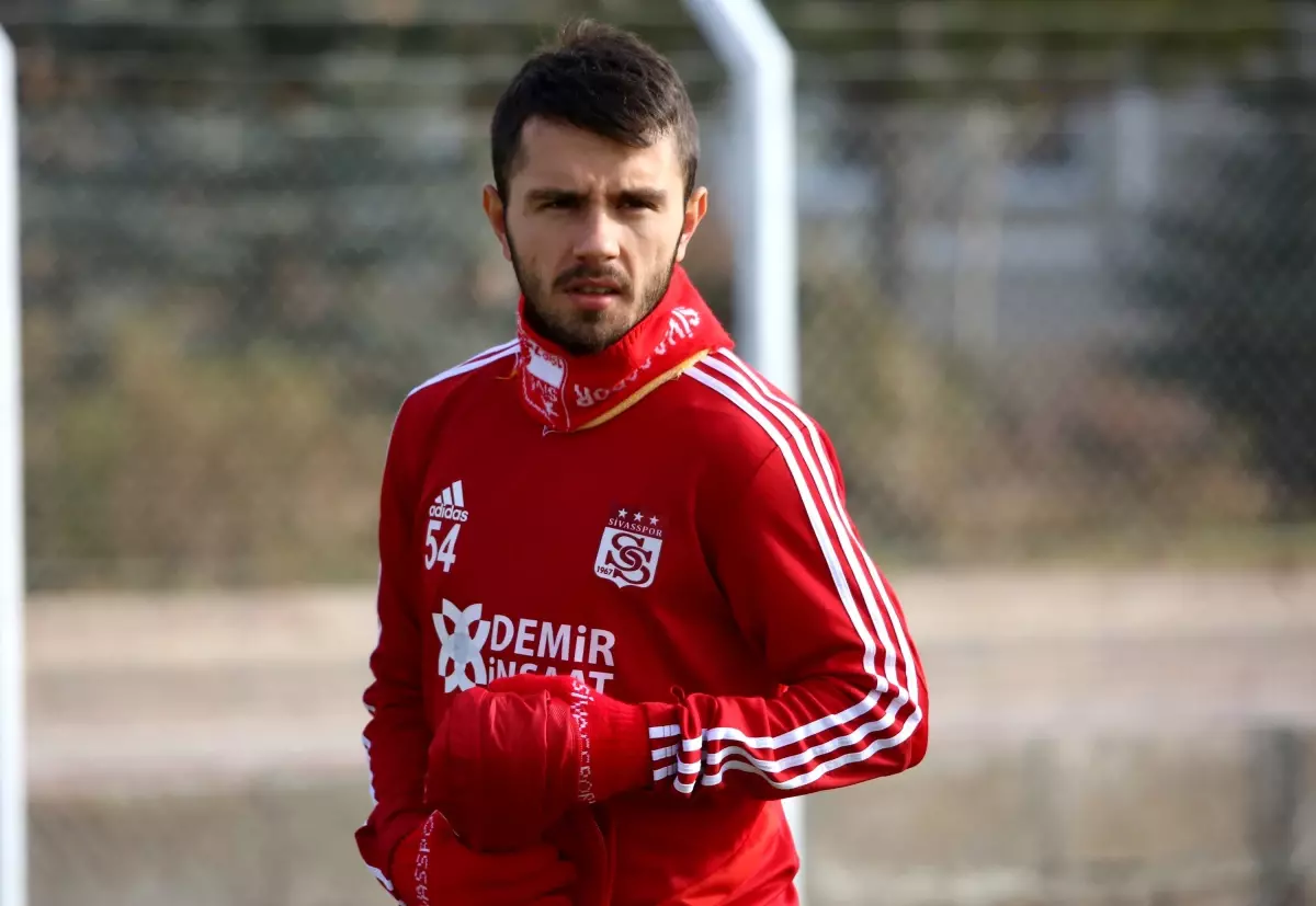 Emre Kılınç, gelecek sezon Sivasspor\'da olmayacağını söyleyerek G.Saray\'a gideceğini işaret etti