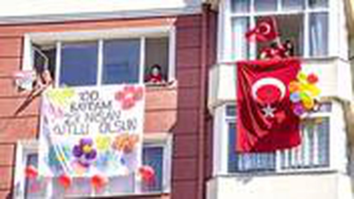 Evlerde bayram coşkusu! Bugün 23 Nisan, hep neşeyle doluyor insan