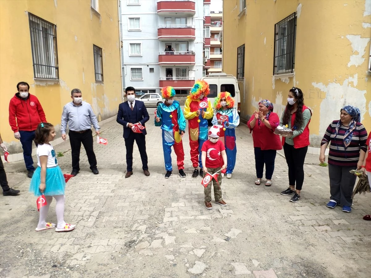 Hatay\'da 6 yaşına giren lösemi hastası çocuğa sürpriz doğum günü