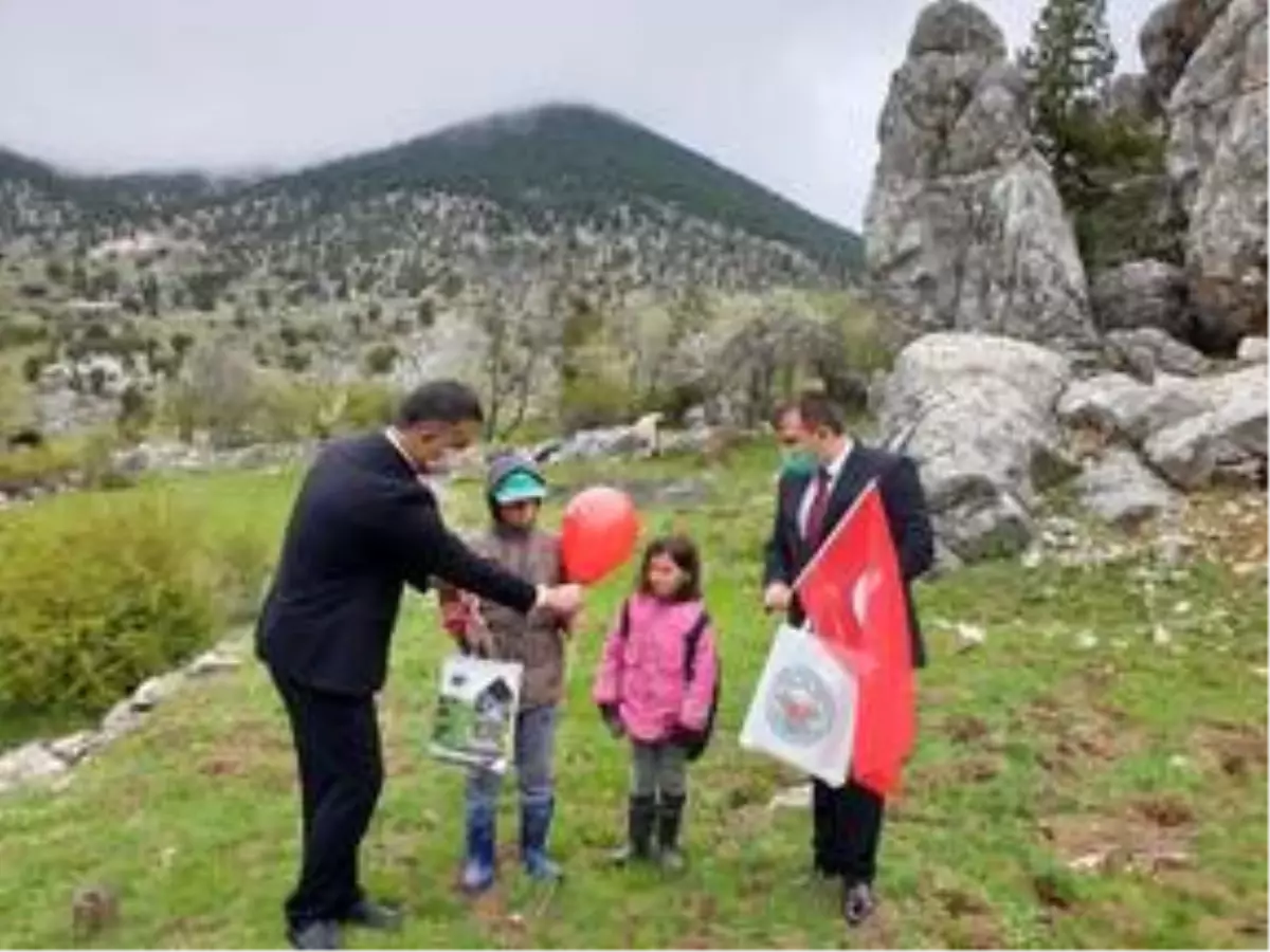 Hayvan otlatan öğrenciye sürpriz doğum günü kutlaması