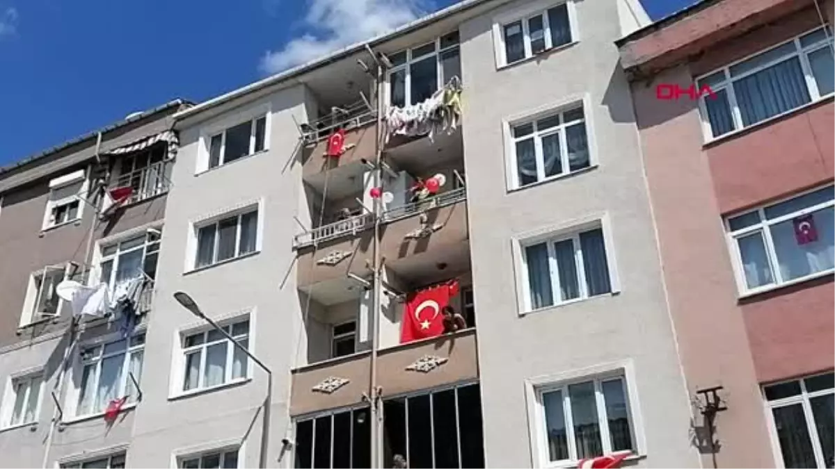 KIRKLARELİ Kadın muhtarlar, çocuklara balon ve dondurma dağıttı