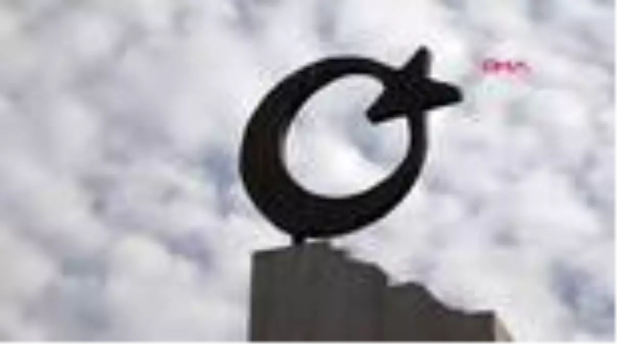 MERSİN Anamur\'da Atatürk Anıtı\'na çelenk bırakıldı
