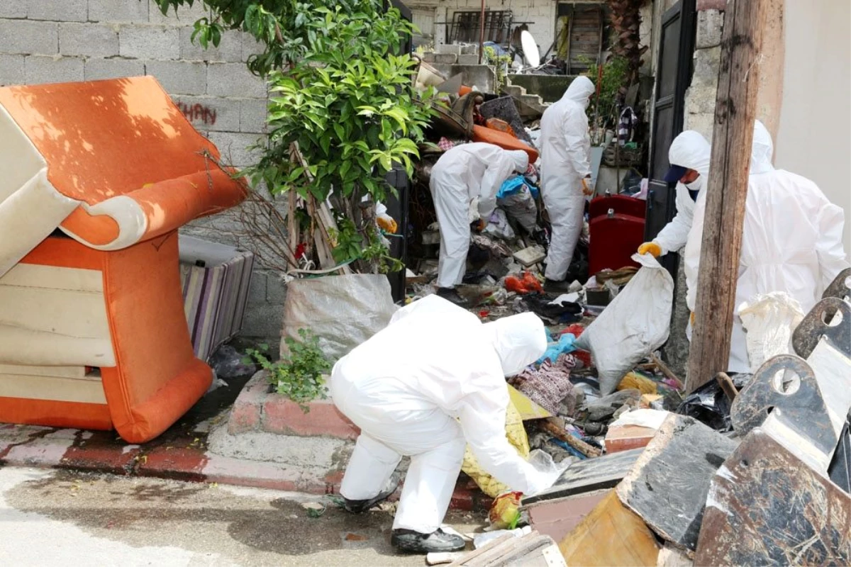Mersin\'de bir evden 30 ton çöp çıktı