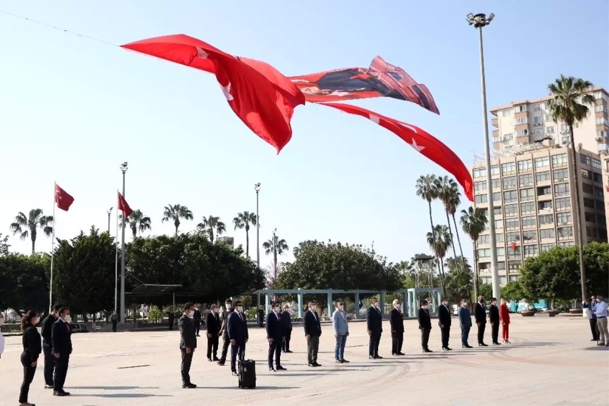 Mersin\'de maskeli 23 Nisan töreni