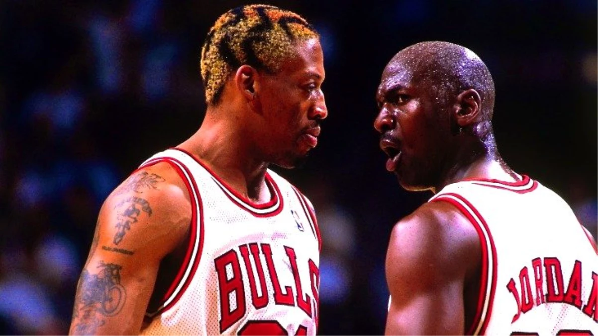 Michael Jordan, Denis Rodman ile Carmen Electra\'yı yatakta bastı