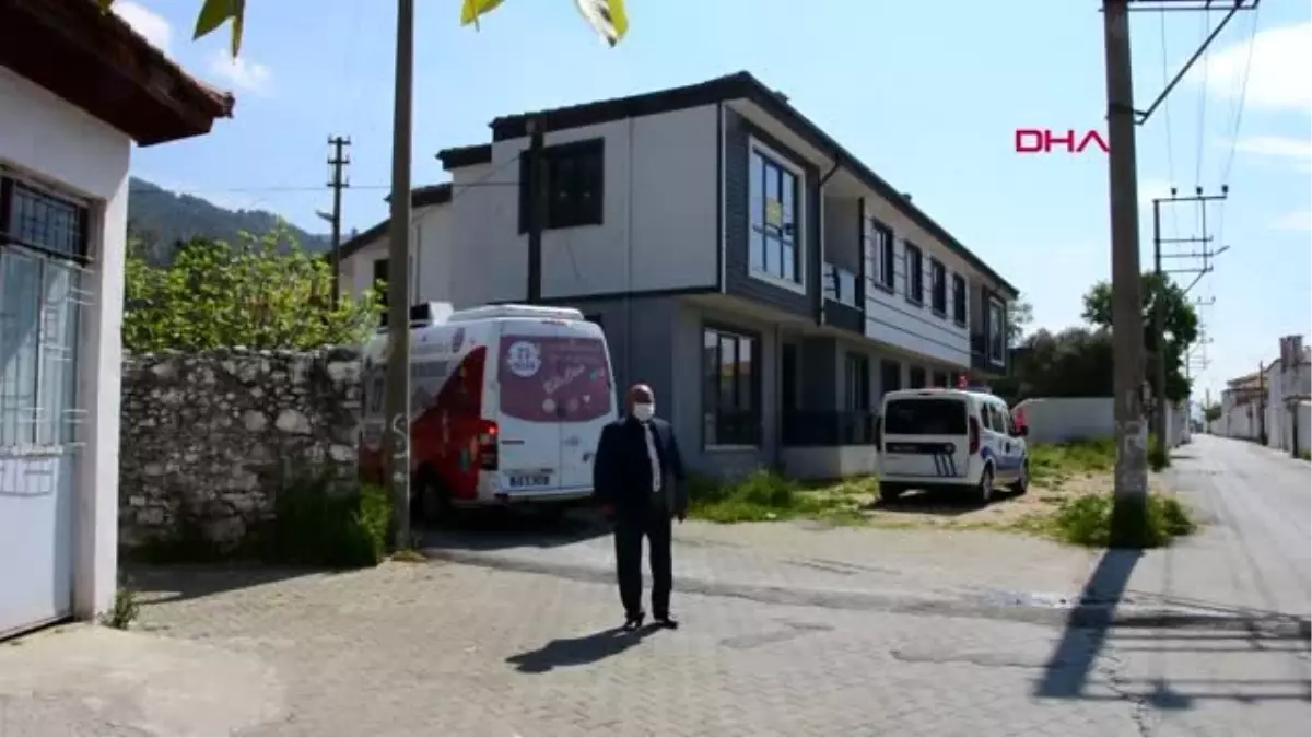 Mobil otobüsten çalan şarkılarla 23 Nisan şenlendi