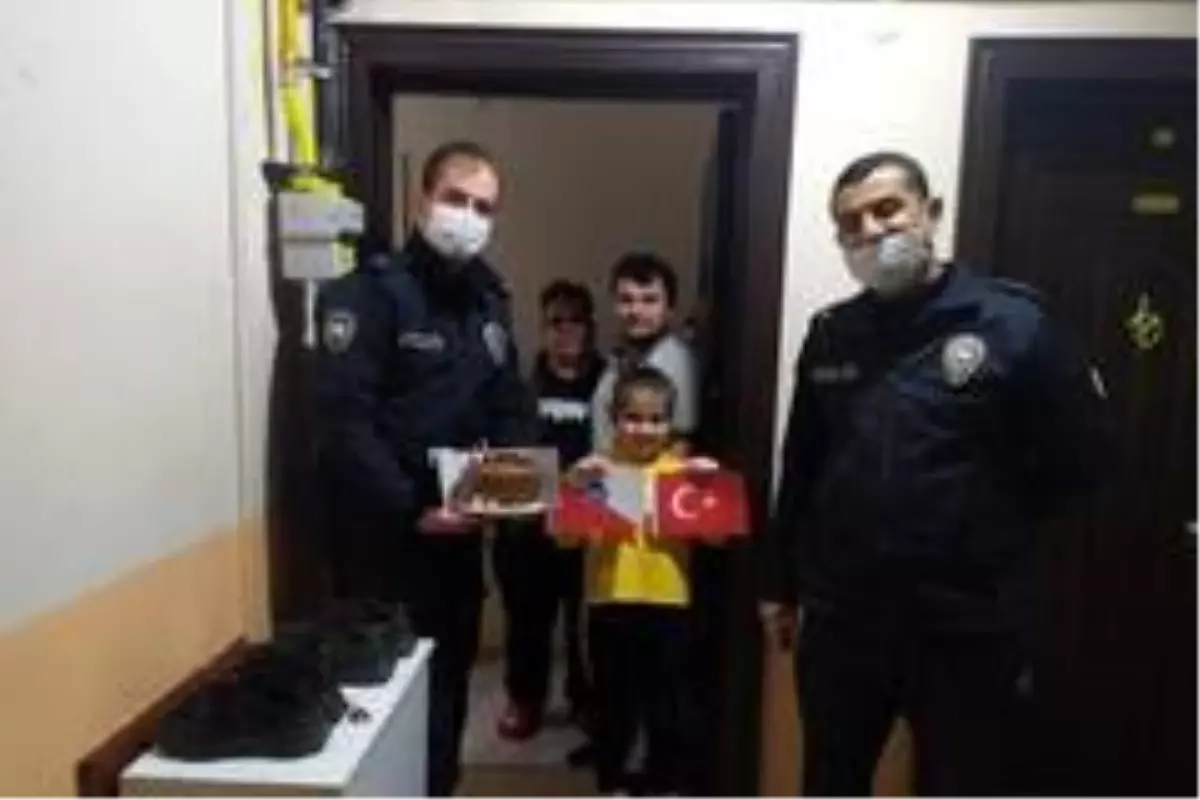 Polis ağabeylerinden 23 Nisan çocuklarına sürpriz