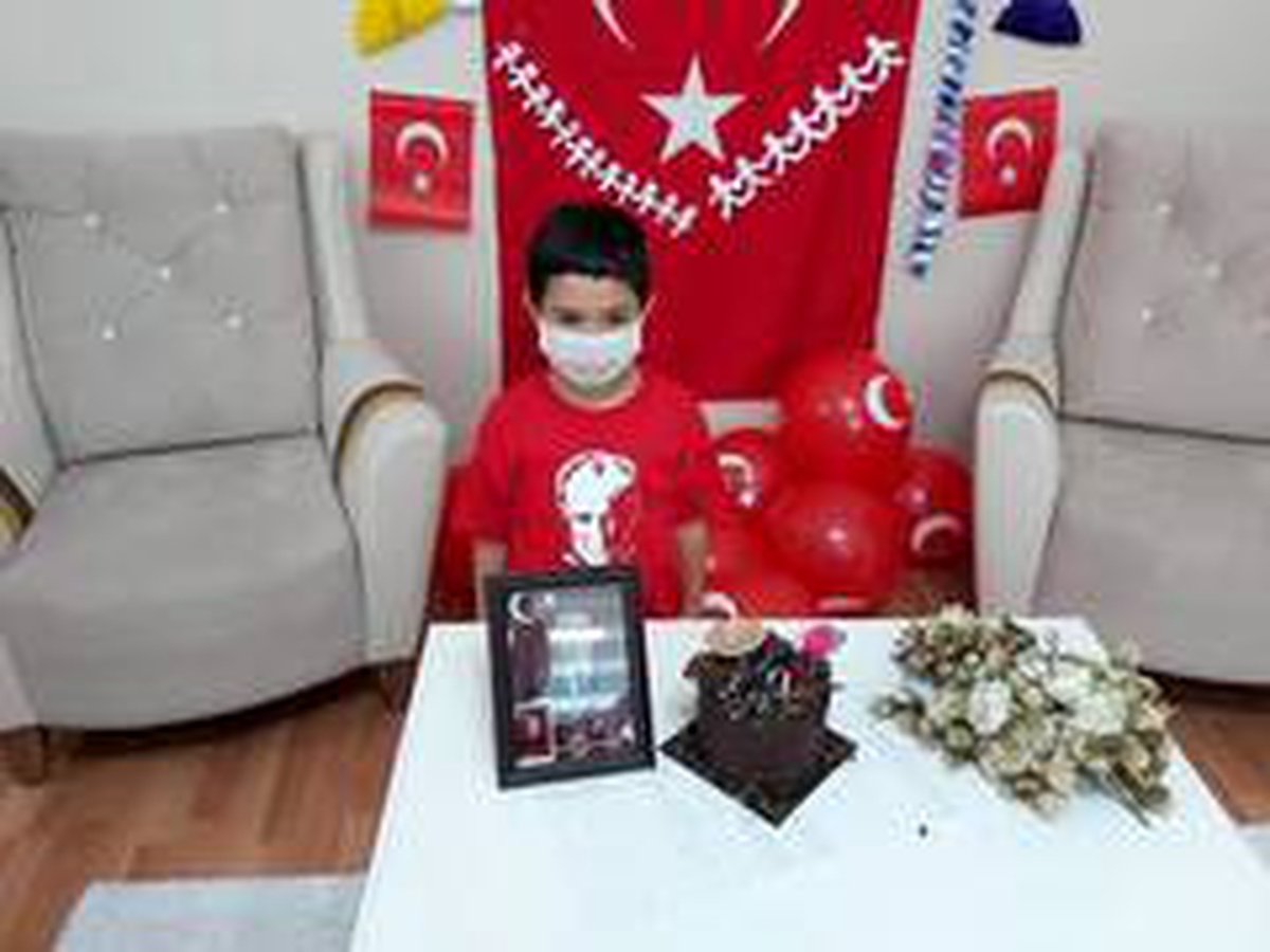 Şehit çocuğuna sürpriz doğum günü kutlaması