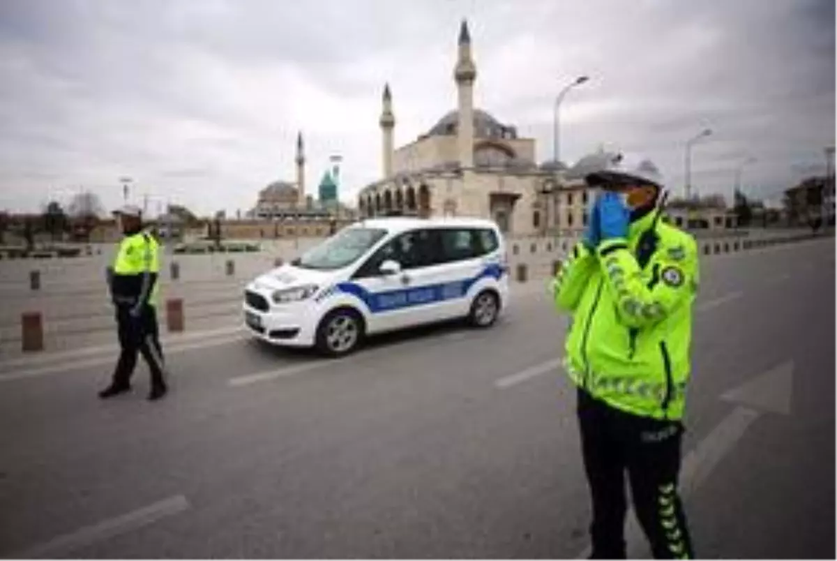 Sessizliğinin hakim olduğu Konya\'da cadde ve sokaklar görüntülendi