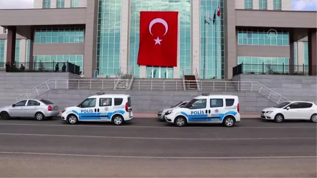 Silahlı çatışmada iki polisin yaralanmasıyla ilgili 16 kişi gözaltına alındı