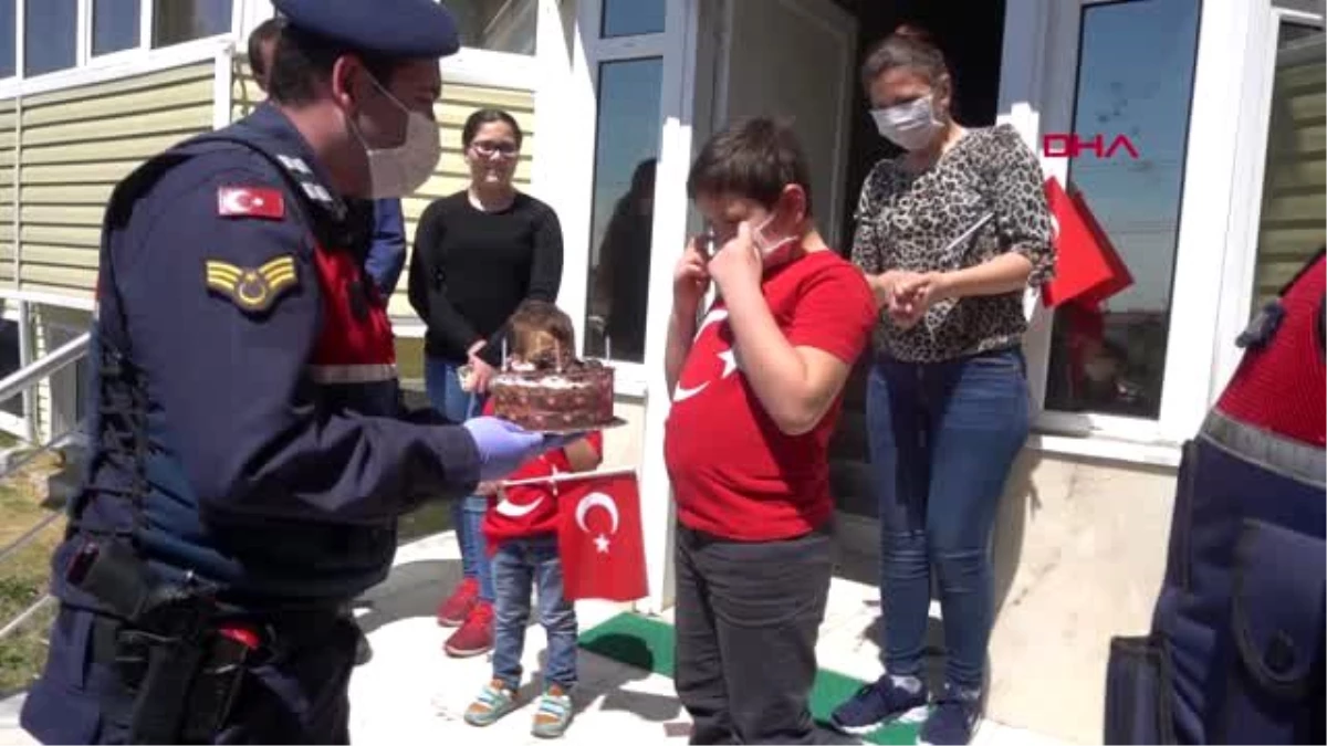 TEKİRDAĞ Jandarma, otizmli Serhat\'ın bayramını pasta ile kutladı