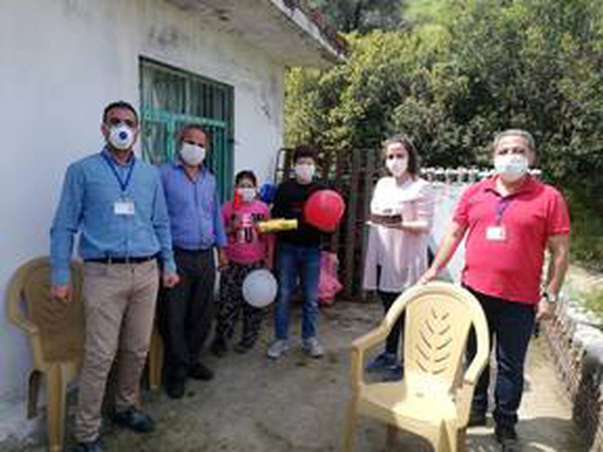 Tire\'de 23 Nisan\'da doğan çocuklara sürpriz doğum günü kutlaması